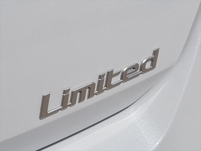 2025 Hyundai Elantra Limited - Photo 6