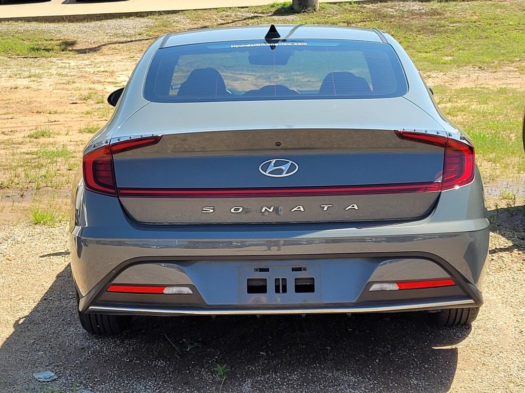 2022 Hyundai Sonata SE photo 2