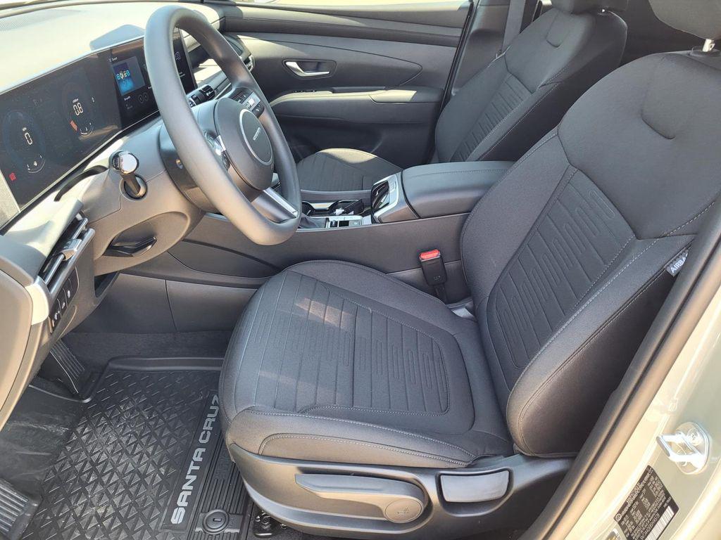 2025 Hyundai Santa Cruz SE - Photo 7