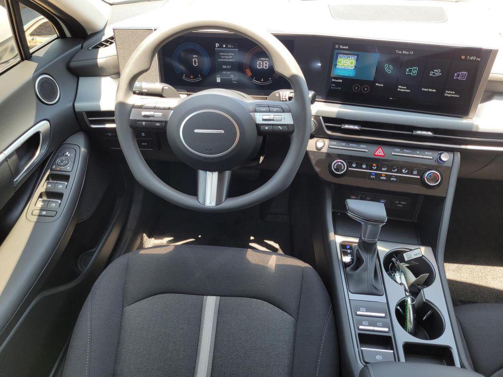2025 Hyundai Sonata SE - Photo 11