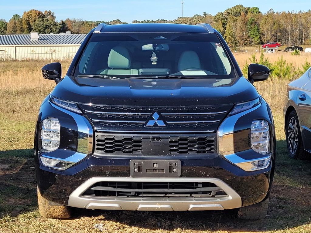 2024 Mitsubishi Outlander SEL photo 2
