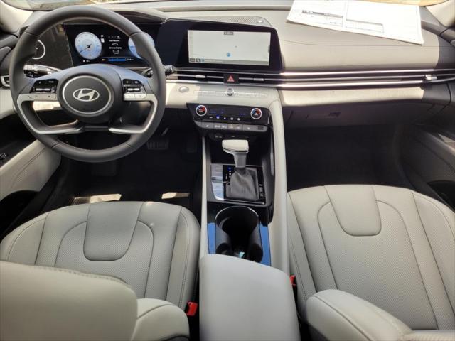 2025 Hyundai Elantra Limited - Photo 15