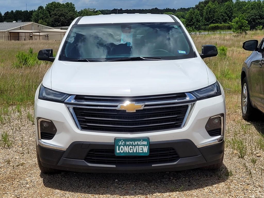2023 Chevrolet Traverse LS photo 2