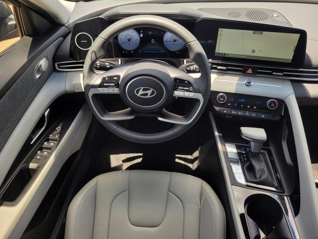 2025 Hyundai Elantra Limited - Photo 14