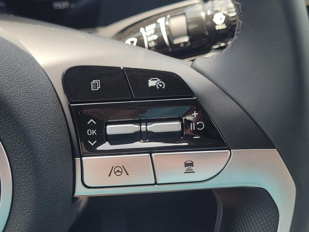 2025 Hyundai Elantra Limited - Photo 21