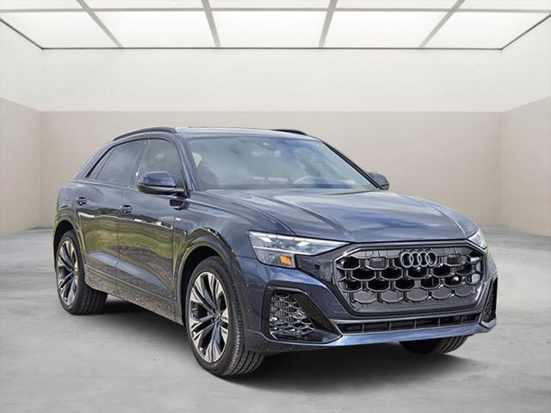  Audi Q8