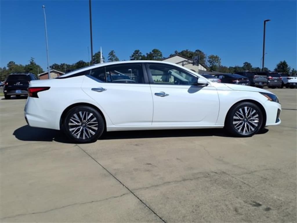 Used 2023 Nissan Altima 2.5 SV Sedan