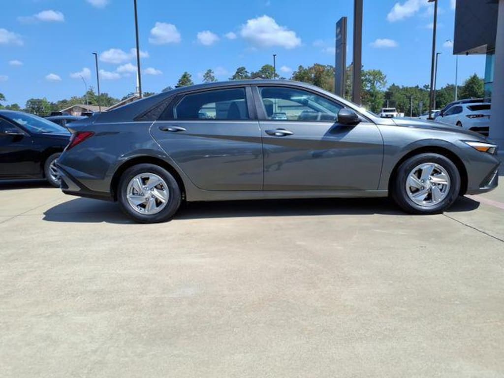 New 2026 Hyundai Elantra SE Sedan