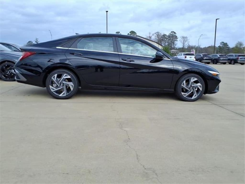 New 2026 Hyundai Elantra Limited Sedan