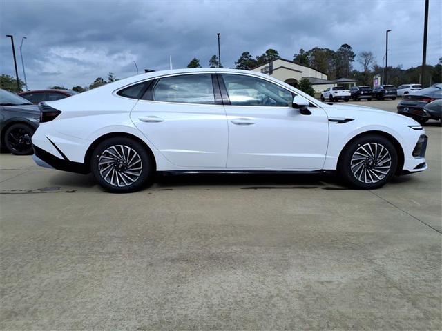2026 Hyundai Sonata Hybrid Limited photo 2