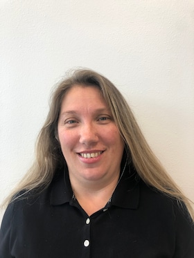 Staff member Lora Thompson from ID_f075db1c035e