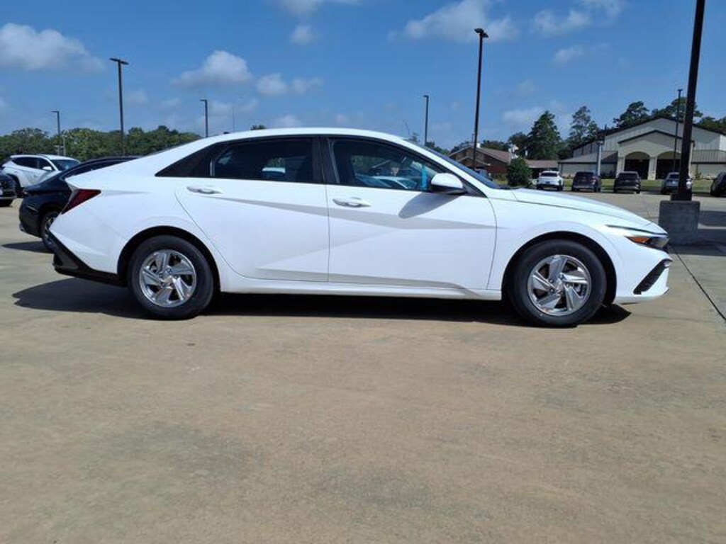 New 2026 Hyundai Elantra SE Sedan