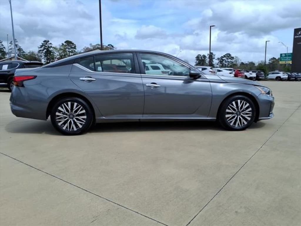 Used 2023 Nissan Altima 2.5 SV Sedan