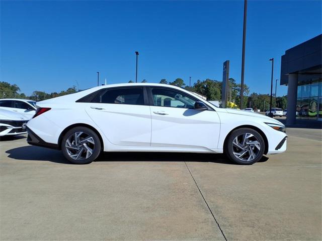 2025 Hyundai Elantra SEL Sport photo 2