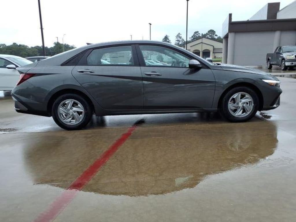 New 2026 Hyundai Elantra SE Sedan