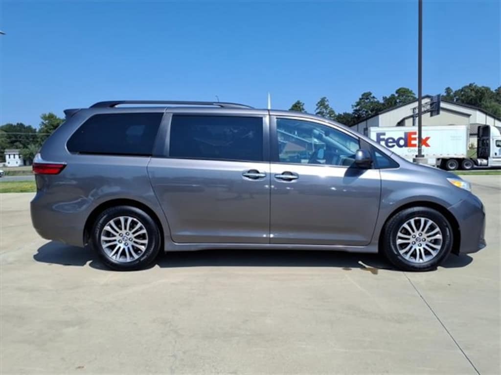 Used 2018 Toyota Sienna XLE 8 Passenger Van Passenger Van