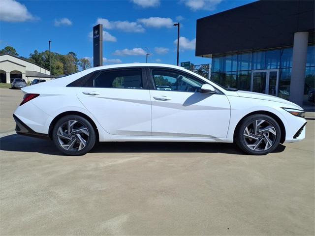 2025 Hyundai Elantra Limited photo 2