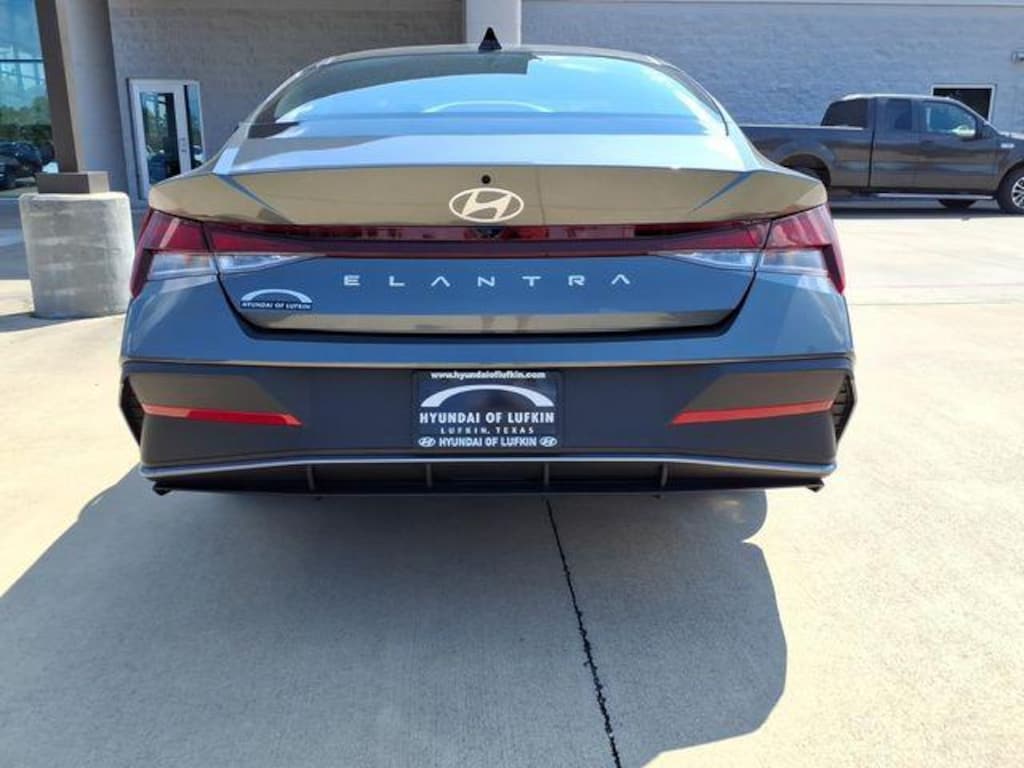 New 2026 Hyundai Elantra SE Sedan