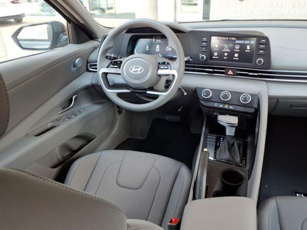 New 2026 Hyundai Elantra SE Sedan