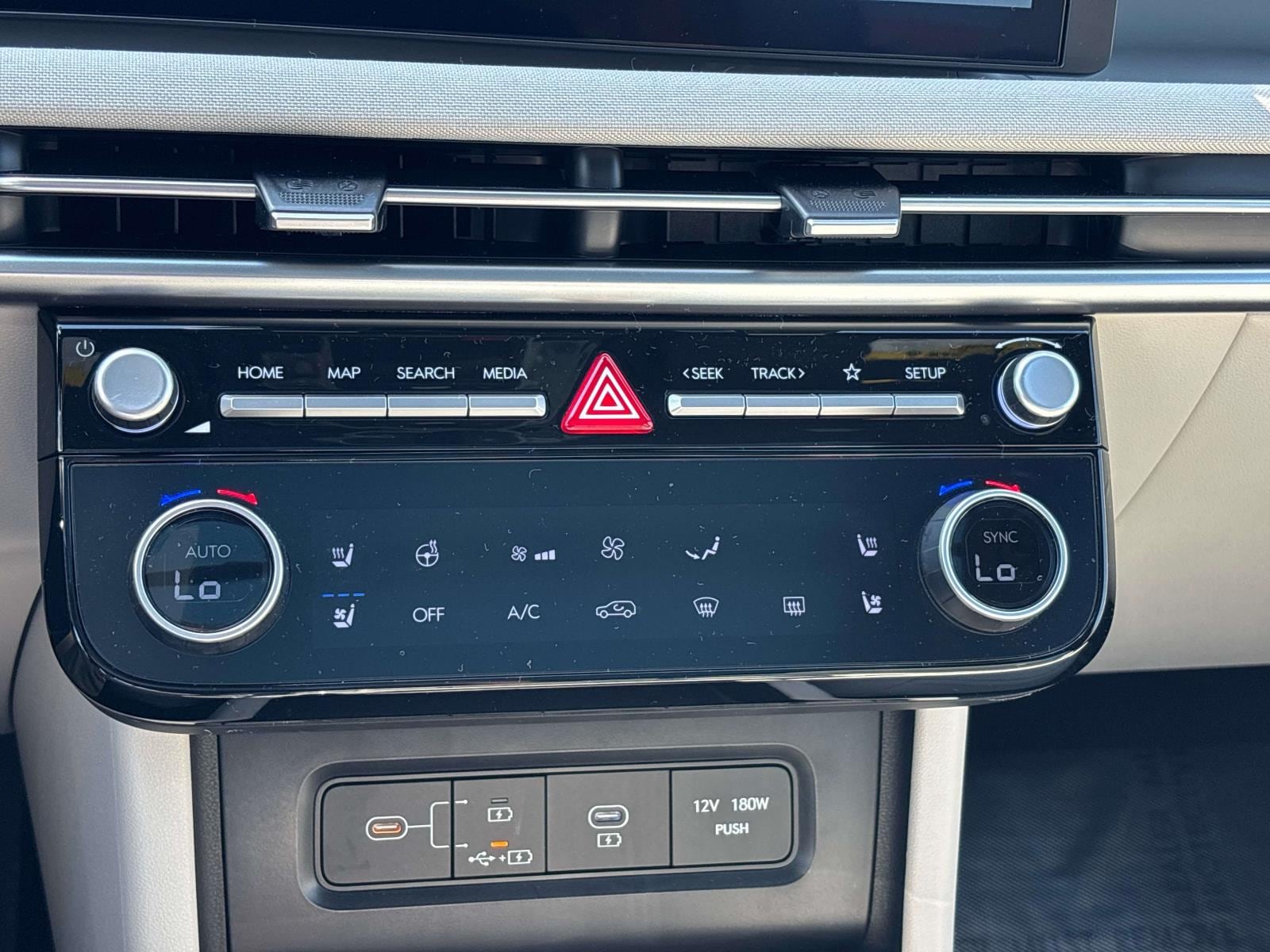2025 Hyundai Tucson Limited - Photo 22