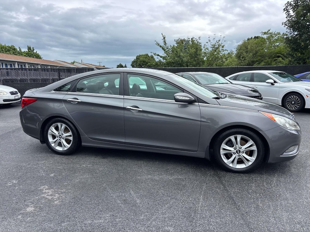 Used 2011 Hyundai Sonata Limited w/Wine Interior/PZEV Sedan