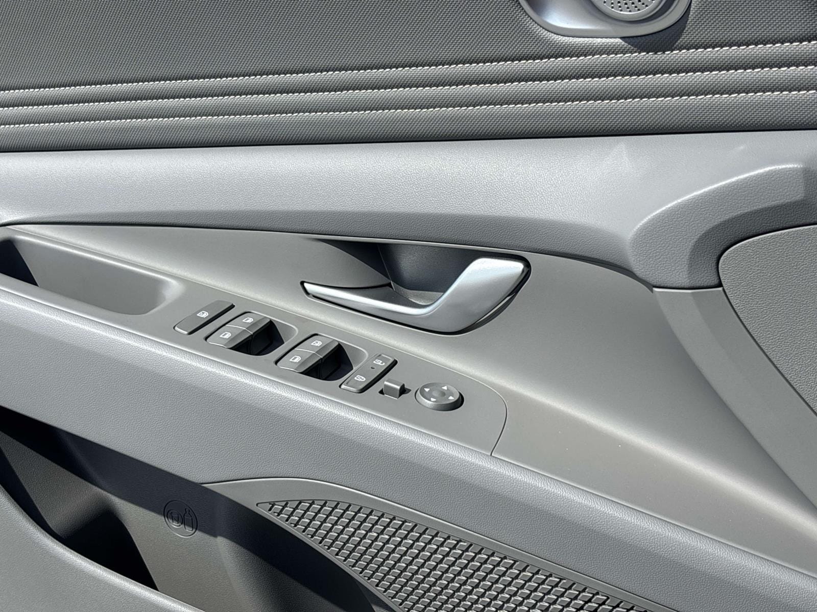 2025 Hyundai Elantra SEL - Photo 9