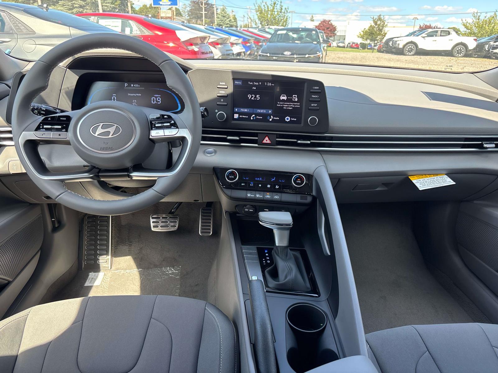 2025 Hyundai Elantra SEL - Photo 6