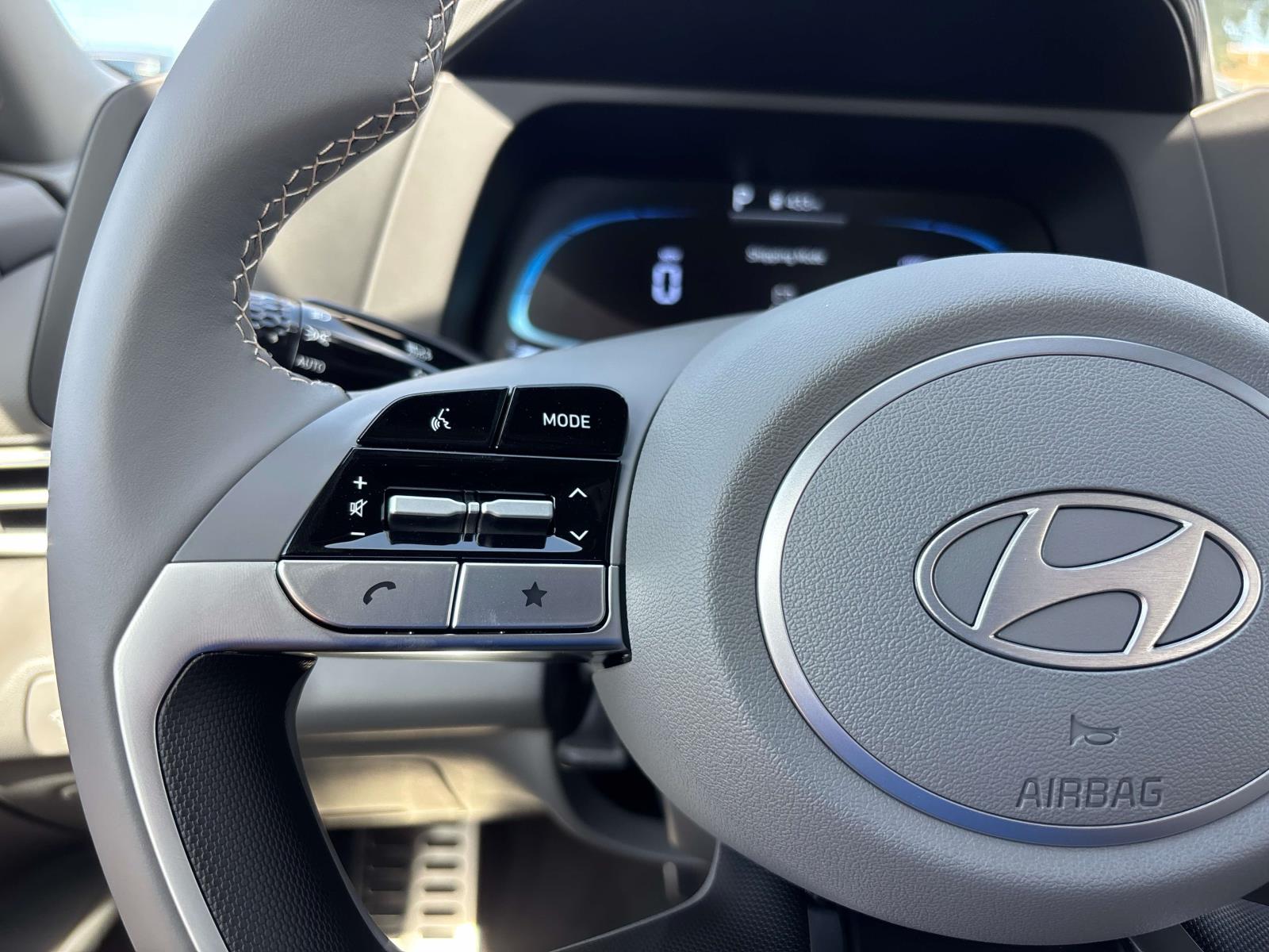 2025 Hyundai Elantra SEL - Photo 12