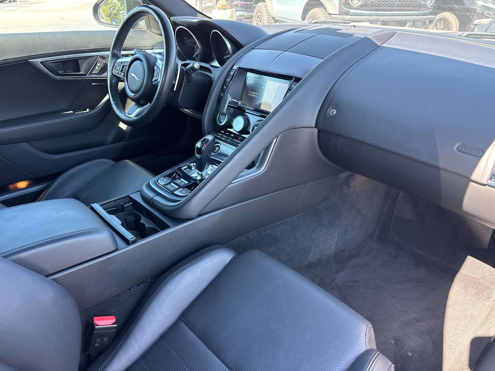 2018 Jaguar F-TYPE R-Dynamic - Photo 10