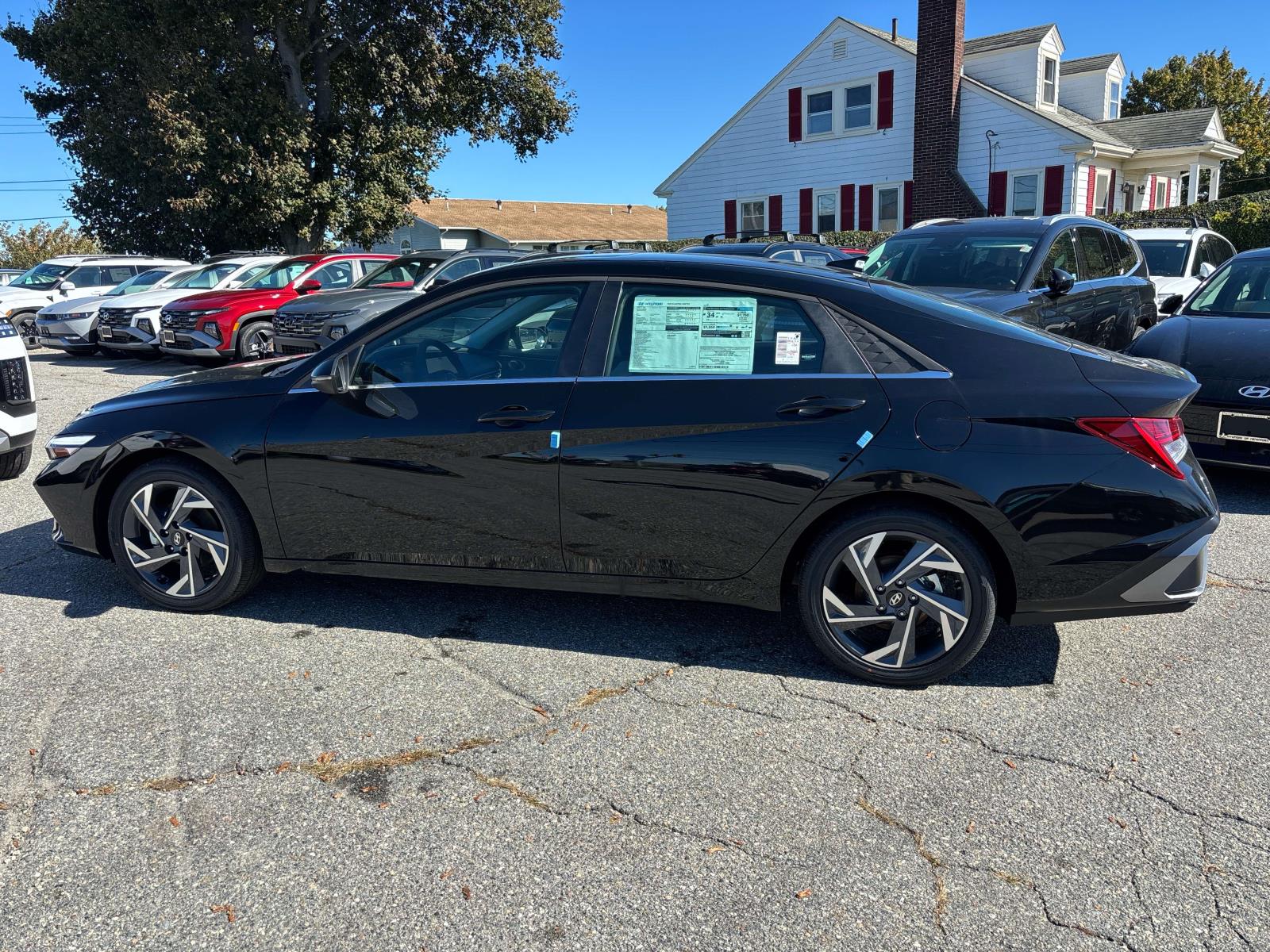 2025 Hyundai Elantra Limited photo 2