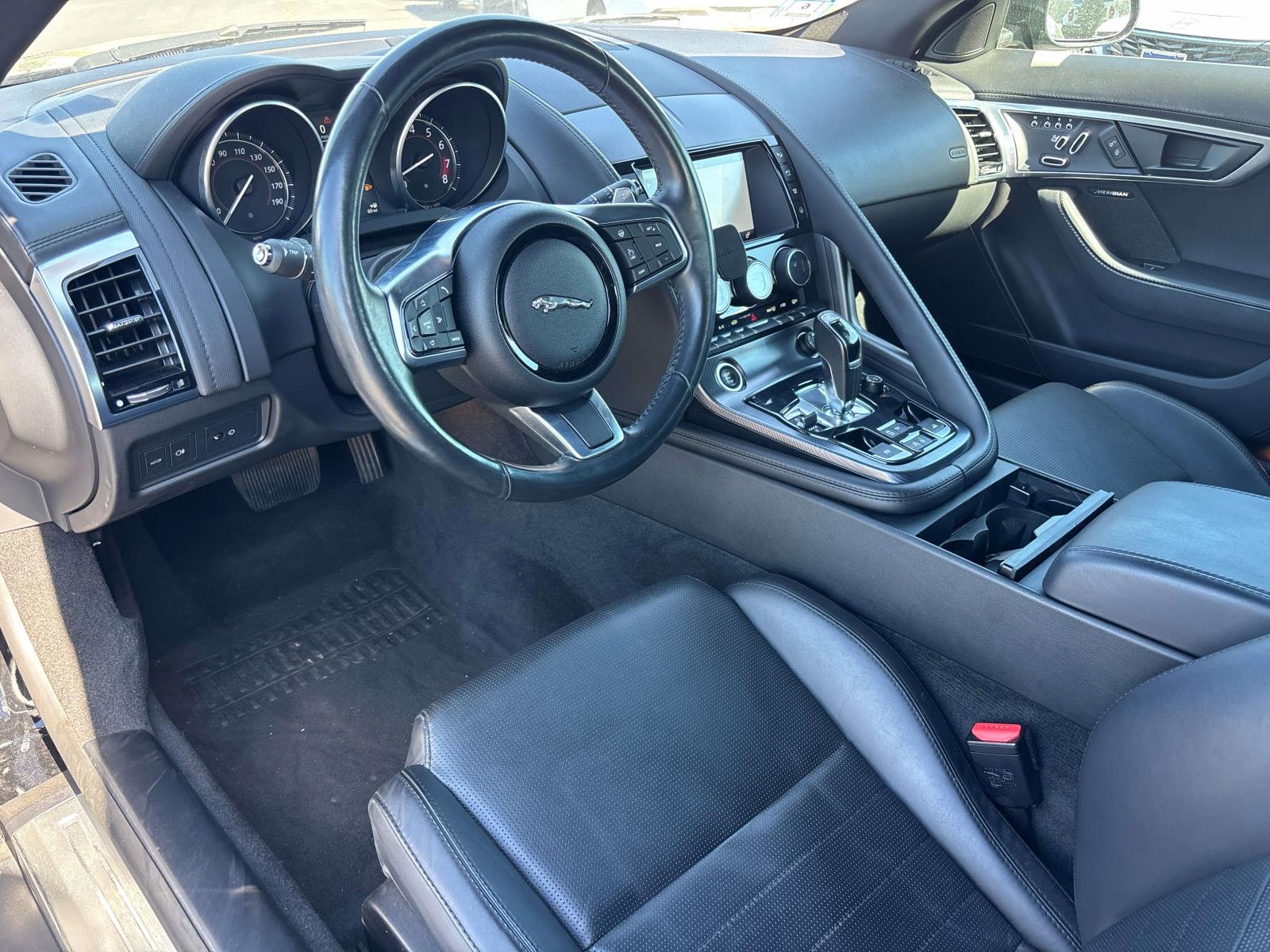 2018 Jaguar F-TYPE R-Dynamic - Photo 8