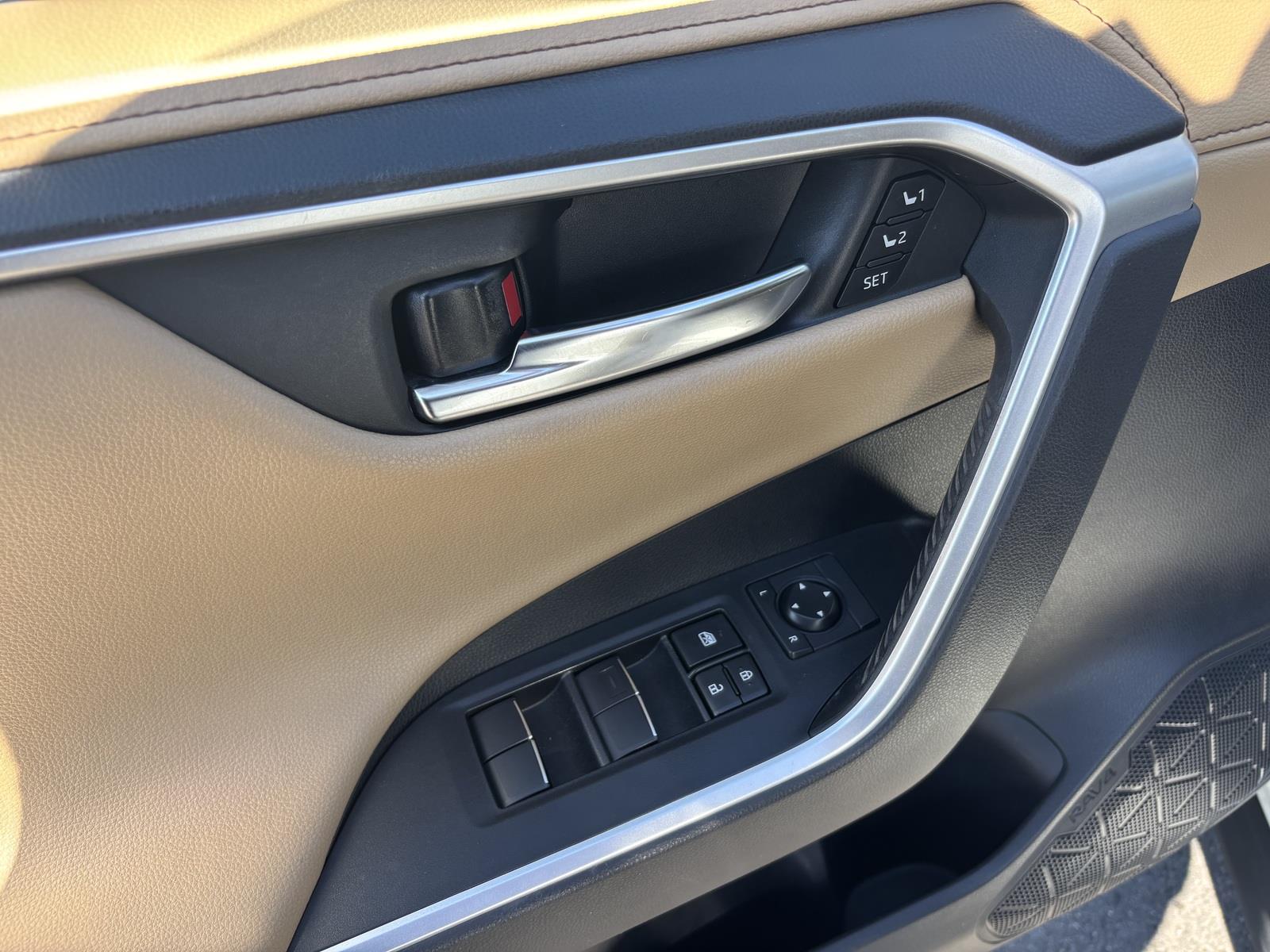 2021 Toyota RAV4 Limited - Photo 9