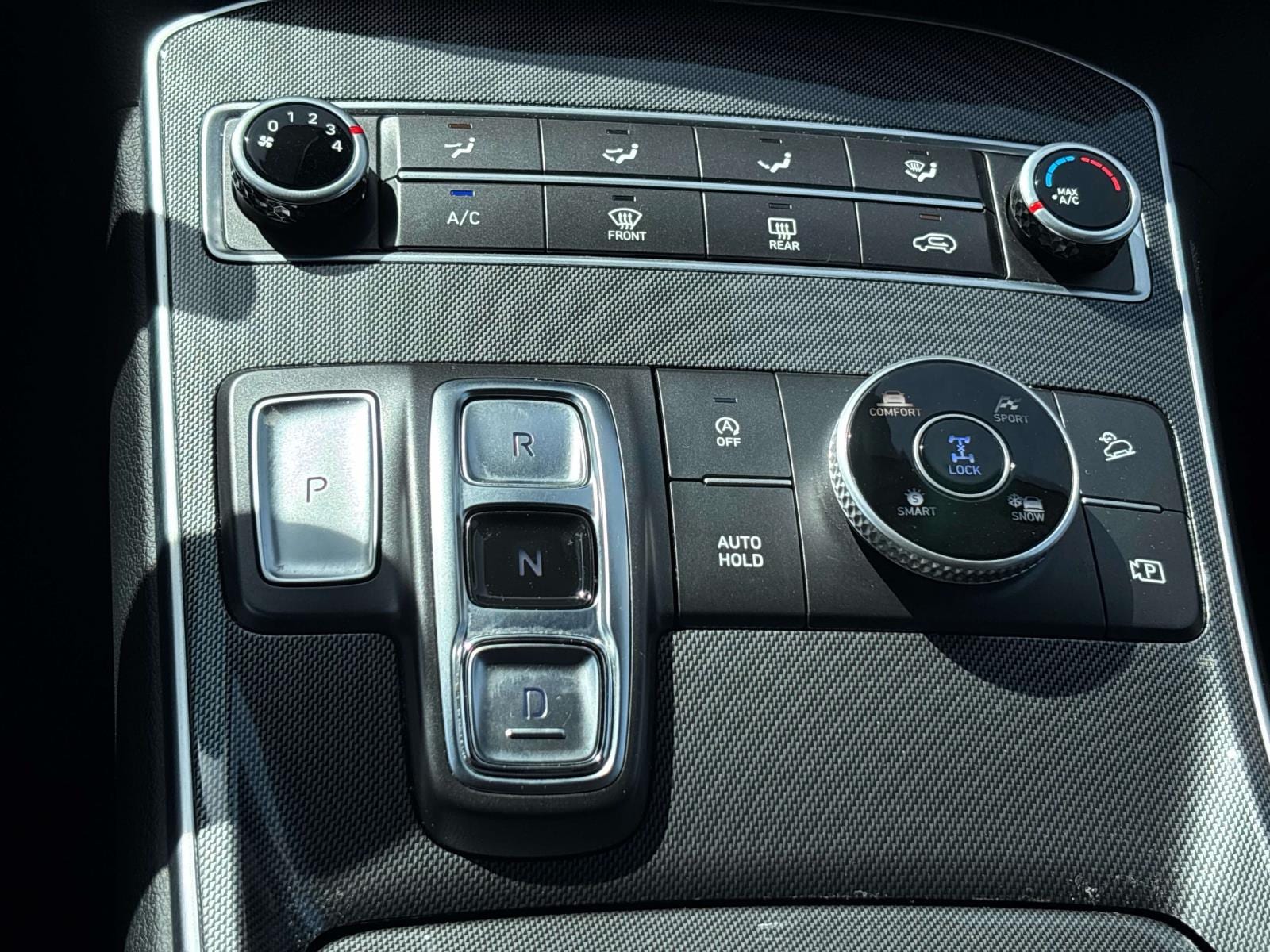 2023 Hyundai Santa Fe SE - Photo 18