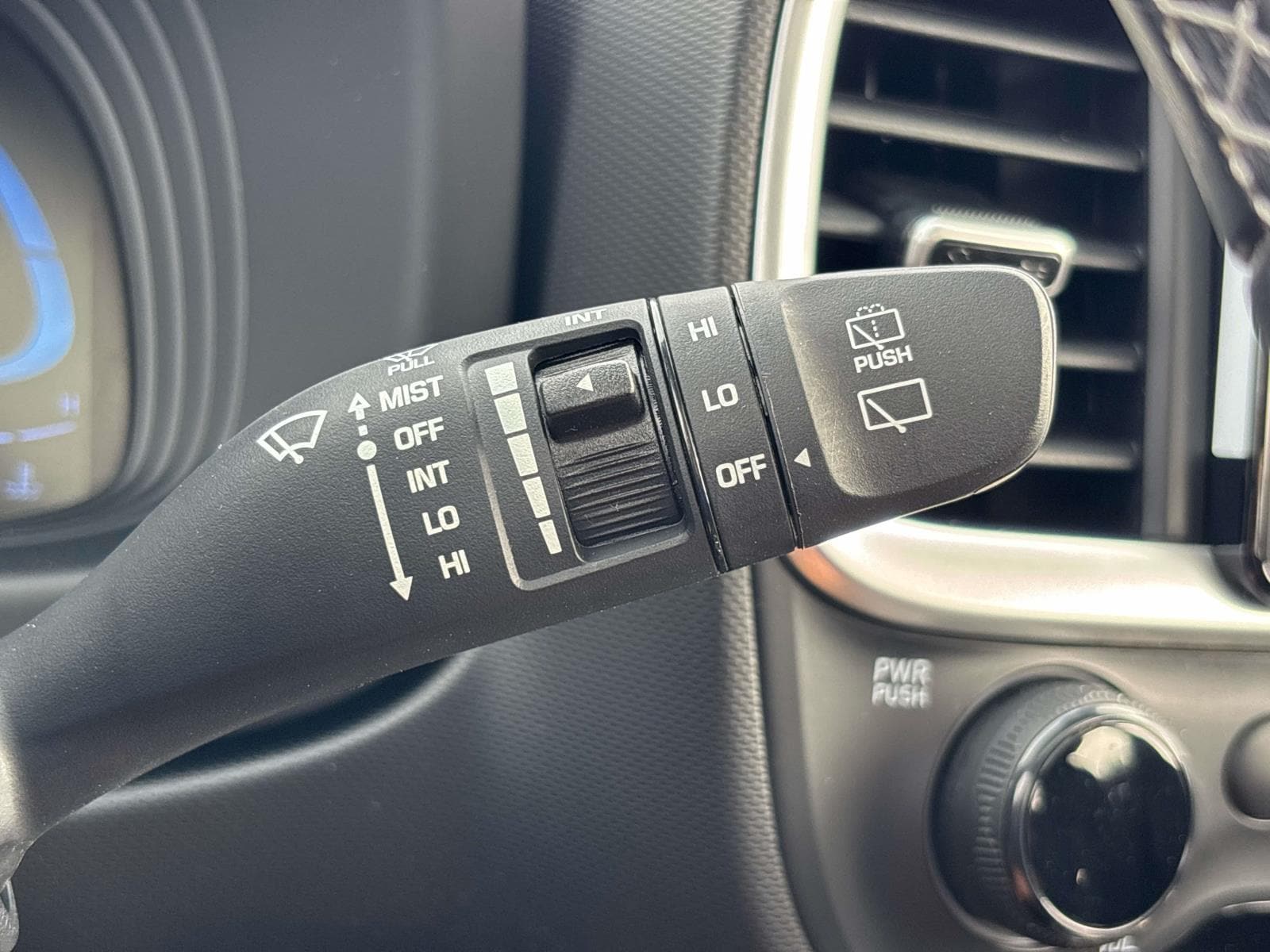 2023 Hyundai Venue SEL - Photo 26