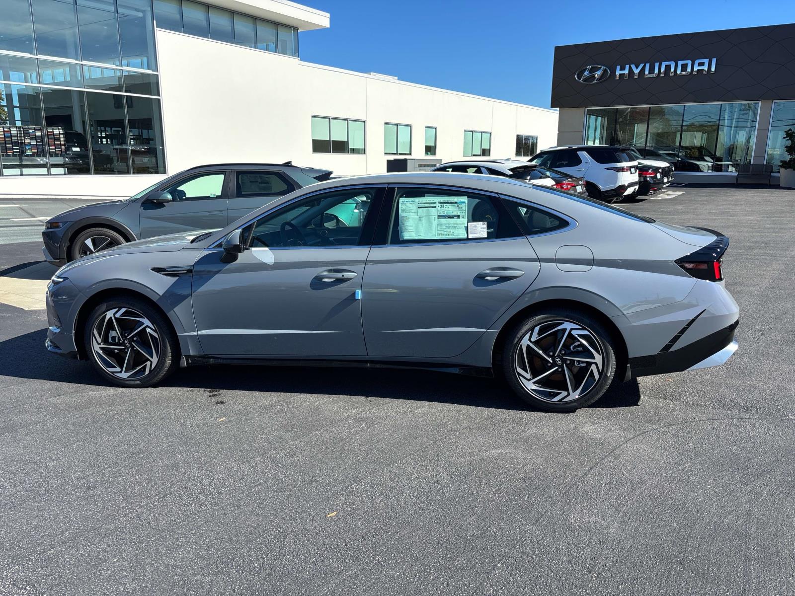 2026 Hyundai Sonata SEL Sport photo 2