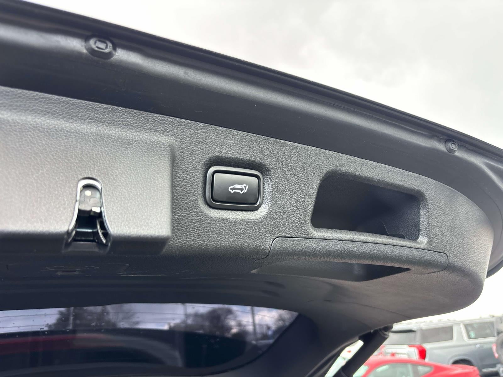 2022 Hyundai Santa Fe Limited - Photo 15