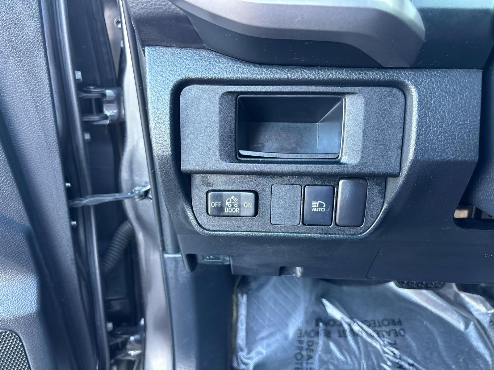 2018 Toyota Tacoma SR5 - Photo 18
