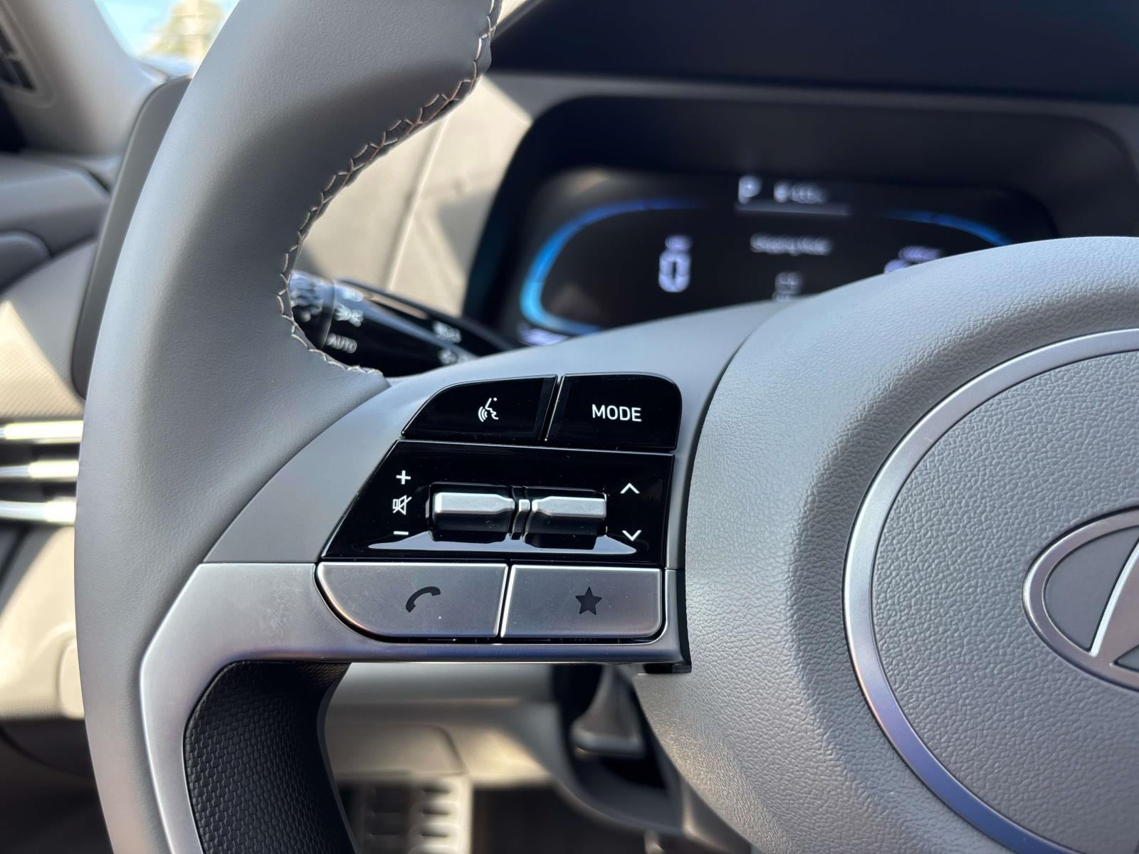 2025 Hyundai Elantra SEL - Photo 10