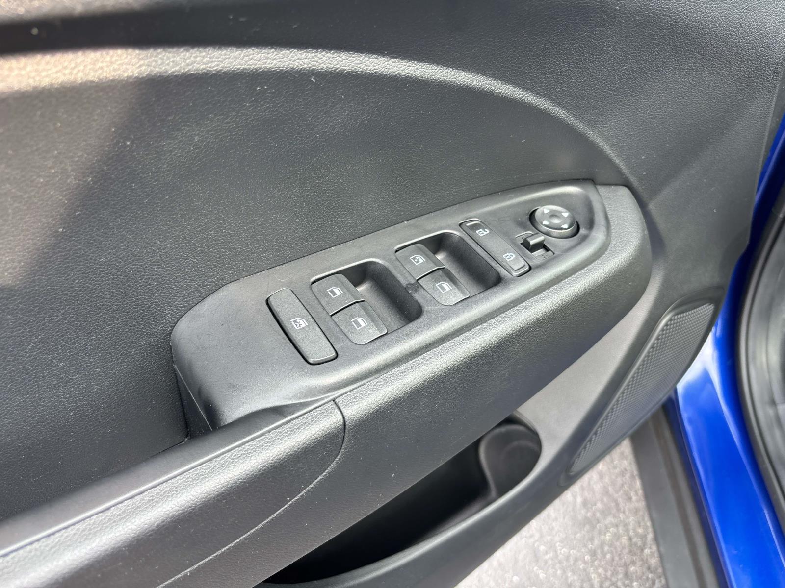 2023 Hyundai Venue SEL - Photo 17