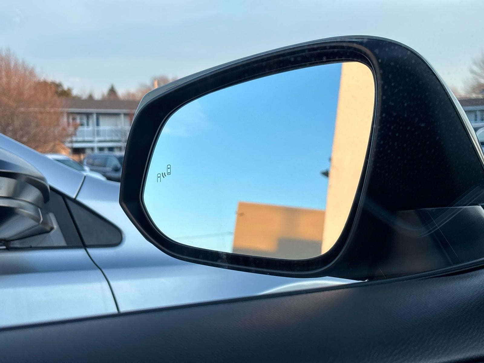 2022 Toyota RAV4 XLE - Photo 25