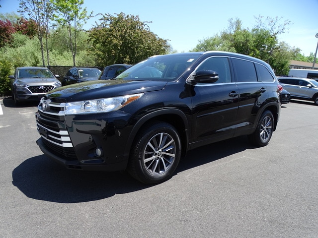 Used 2019 Toyota Highlander XLE with VIN 5TDJZRFH8KS936573 for sale in Middletown, RI