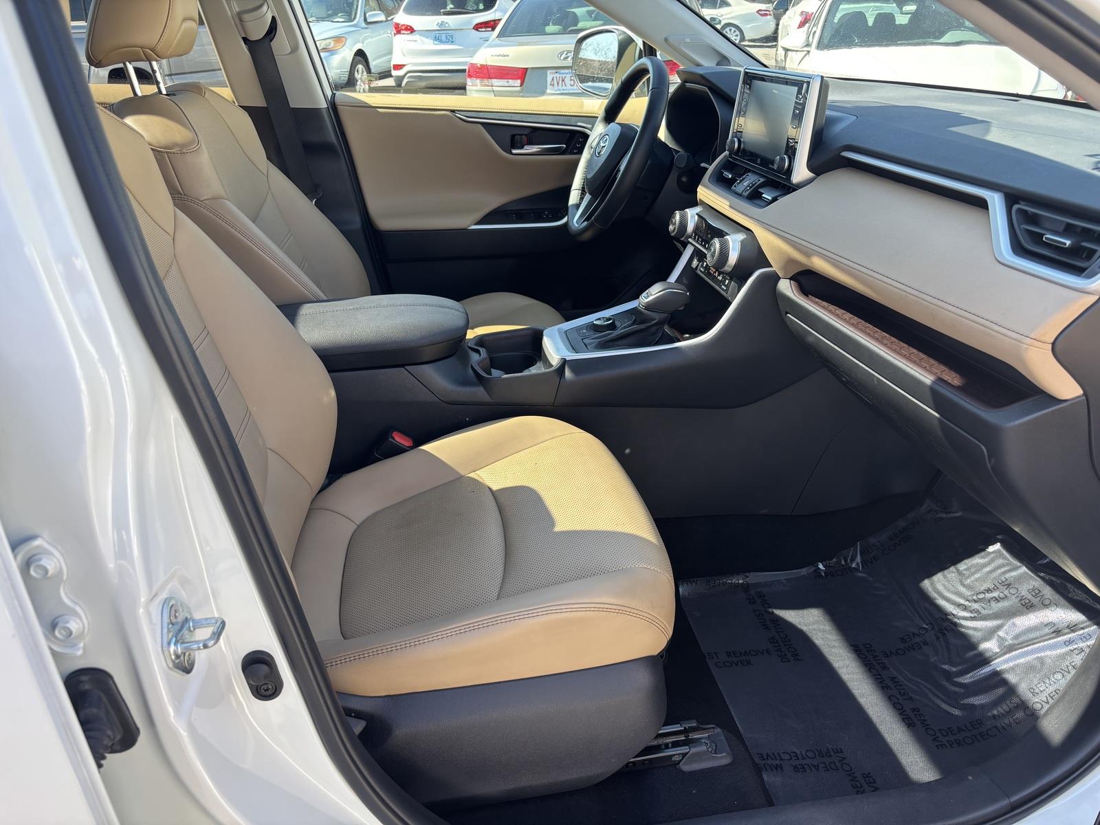 2021 Toyota RAV4 Limited - Photo 17