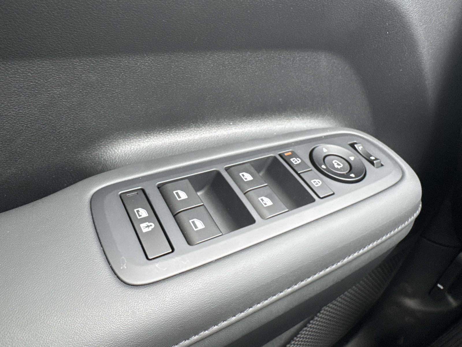 2025 Hyundai Santa Fe Limited - Photo 12