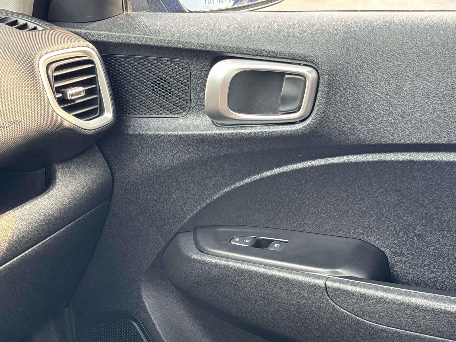 2023 Hyundai Venue SEL - Photo 30