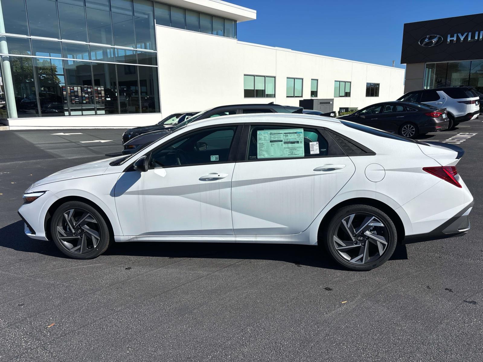 2025 Hyundai Elantra Hybrid SEL Sport photo 2