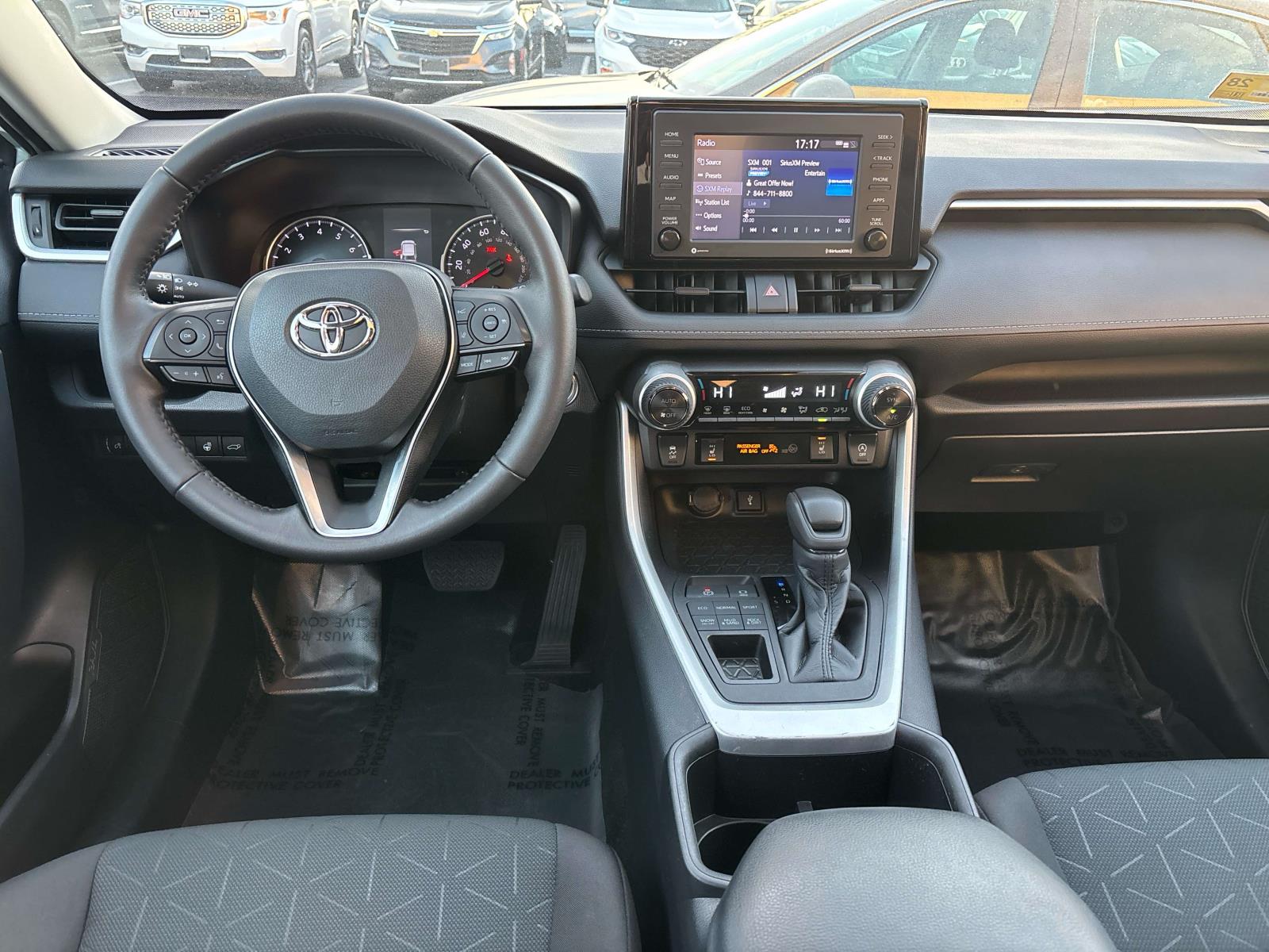 2022 Toyota RAV4 XLE - Photo 7
