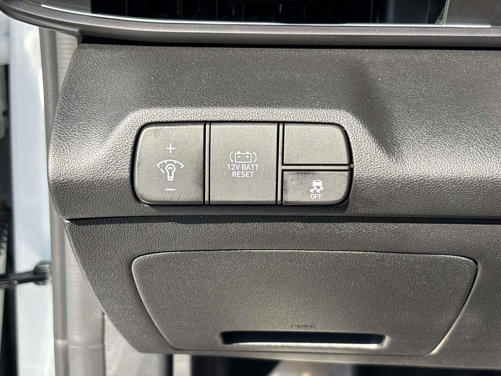 2025 Hyundai Elantra Blue - Photo 16