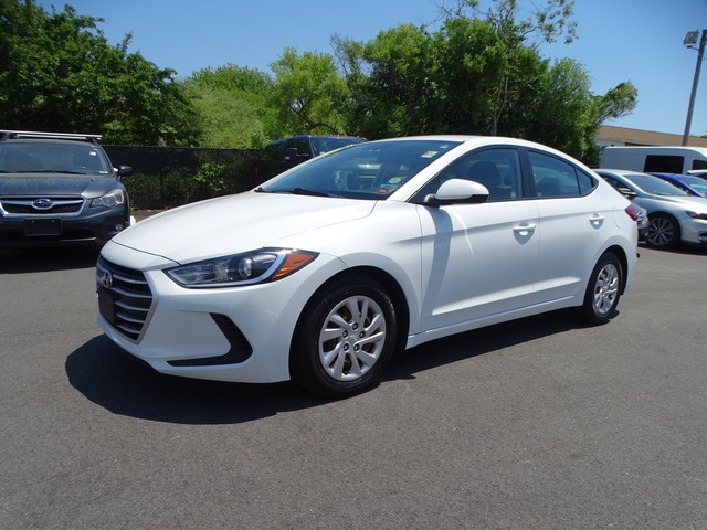 Used 2018 Hyundai Elantra SE with VIN 5NPD74LF1JH352271 for sale in Middletown, RI