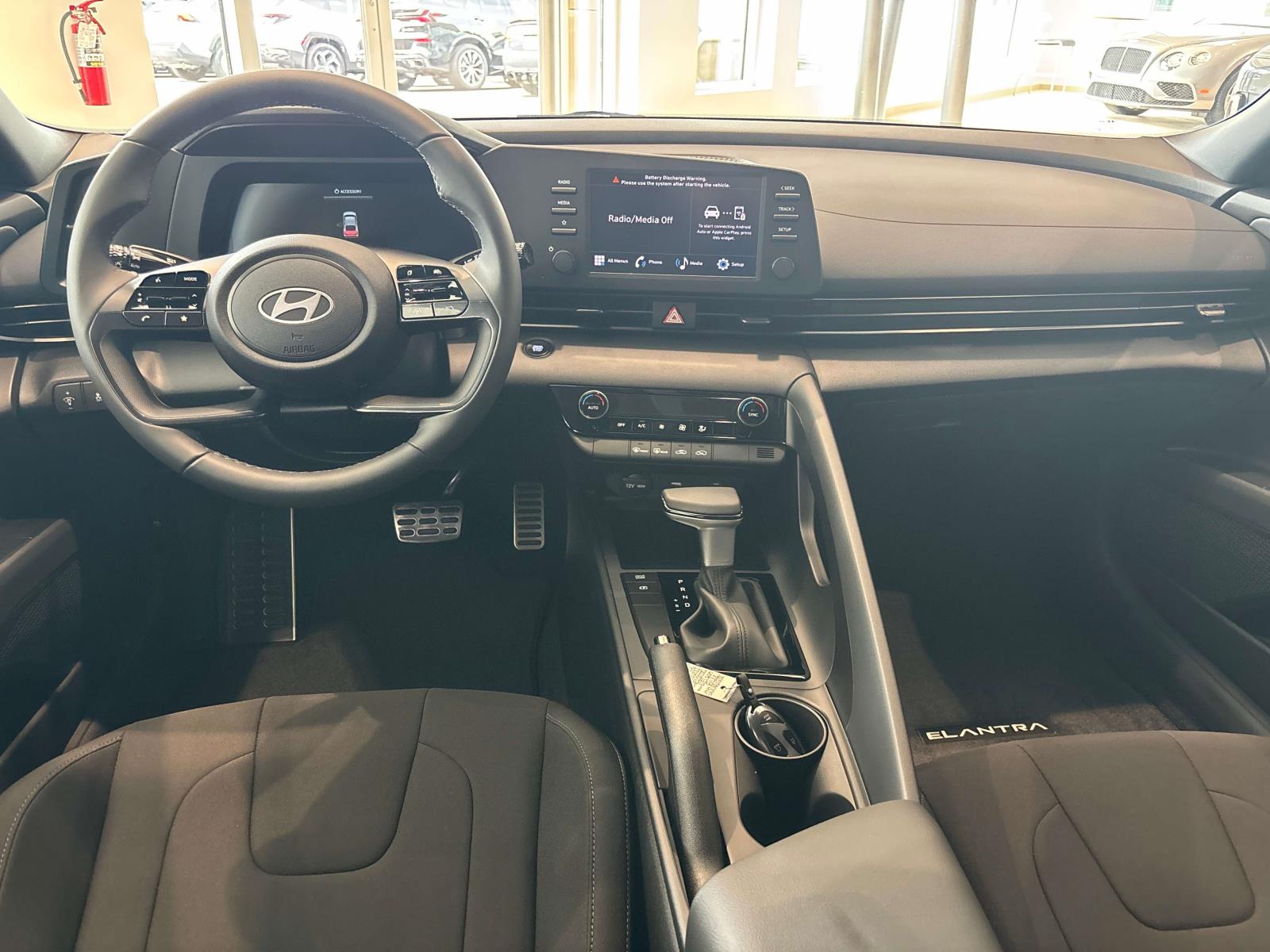2025 Hyundai Elantra SEL - Photo 6