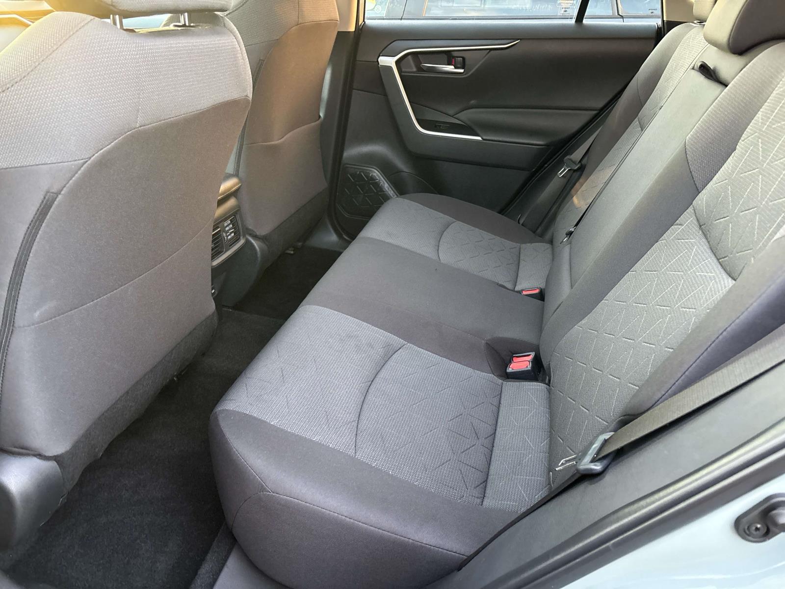 2022 Toyota RAV4 XLE - Photo 6